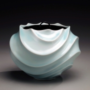 Ono Kotaro, Globular seihakuji celadon-glazed water jar, 2009, Glazed porcelain and lacquer lid, Japanese contemporary ceramics