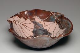 WAKAO TOSHISADA (b. 1933), Nezumi-shino&nbsp;bowl with lotus patterning