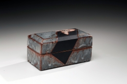 WAKAO TOSHISADA (b. 1933), Nezumi-shino&nbsp;ceramic box decorated with Rinpa-style iris