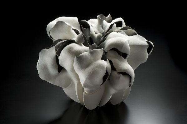 Fujino Sachiko sculpture featured in Ceramics Monthly