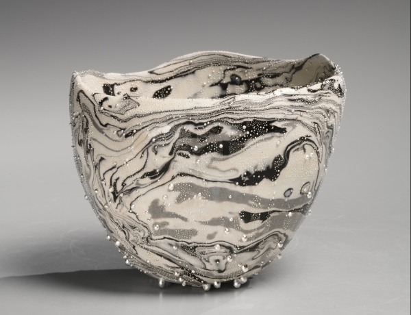 Kondō Takahiro's "Wave" featured in Ceramics Monthly
